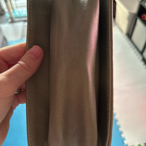 Mat and Nat Vegan Leather Made in Montreal Crossbody Bag - Picture 7 of 8